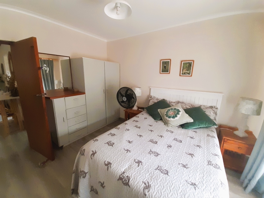 6 Bedroom Property for Sale in Paradise Beach Eastern Cape